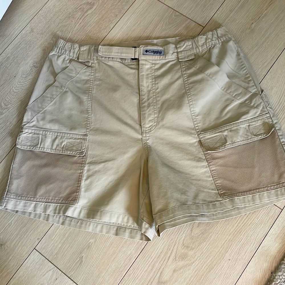 Columbia khaki PFG shorts